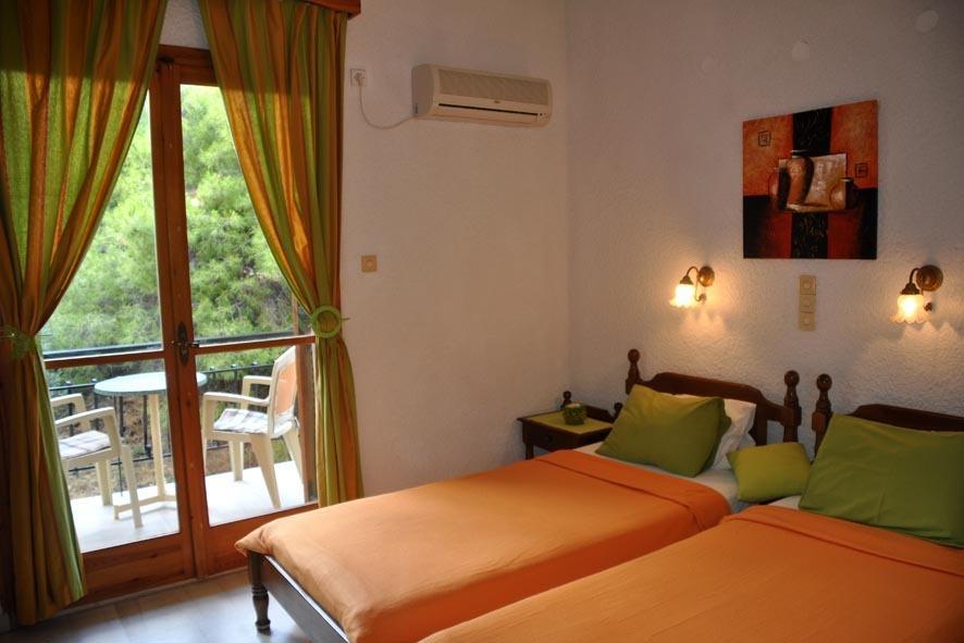 Artemis Rooms Agia Marina  Номер фото